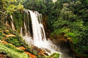 探索洪都拉斯最佳潜水点 