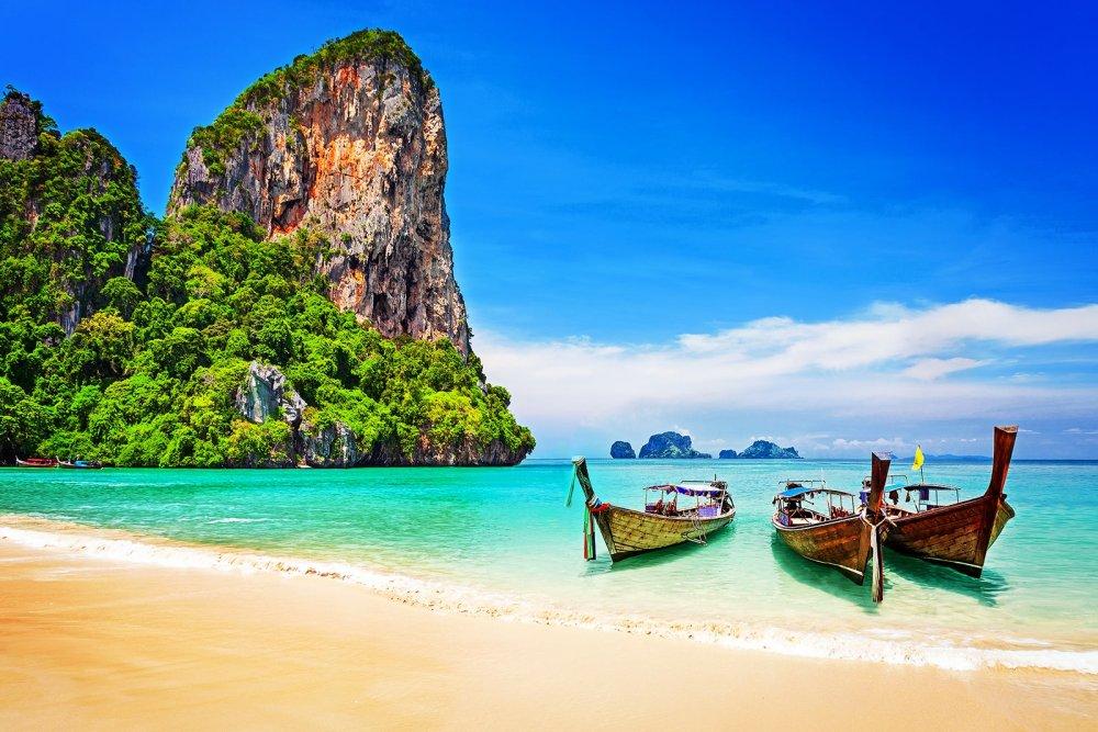 Thailand beach (c) iStock-saiko3p